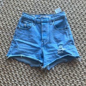 Levi’s rib cage Jean shorts